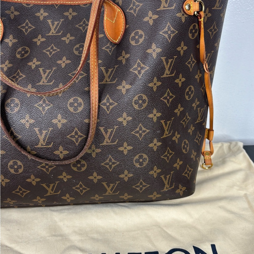 Louis Vuitton Neverfull GM Tote - Picture 14 of 16